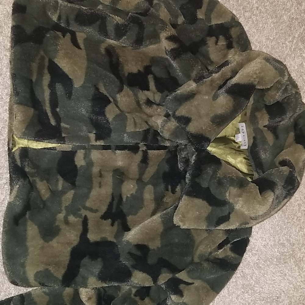 Camo Jacket - Picture 3 of 4